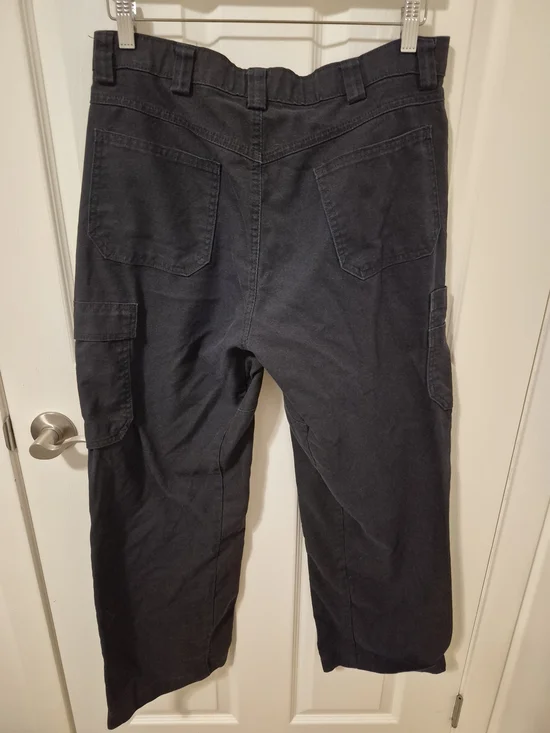 Black Men's Cargo Pants with Utility Pockets - Picture 5 of 6